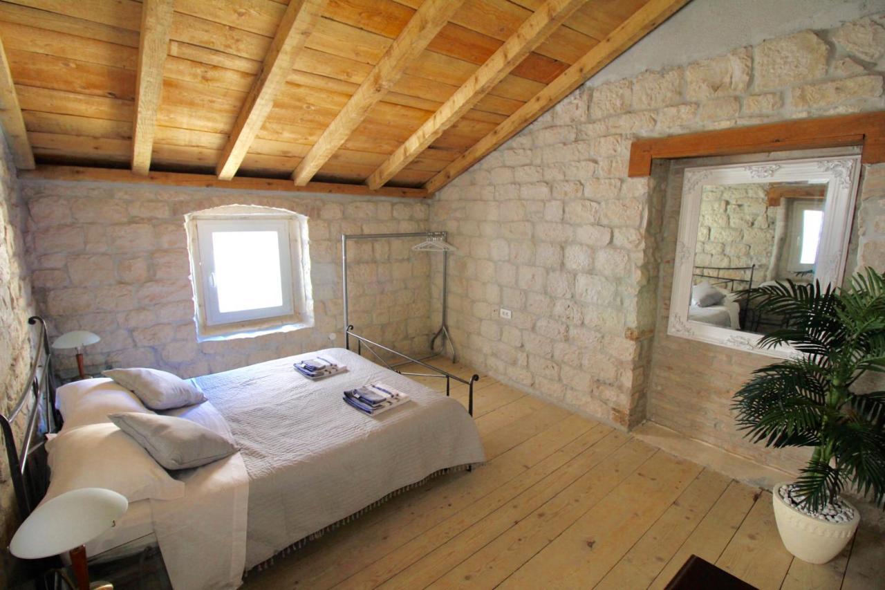 Town House In The Centre Of Historic Trogir Villa Exterior photo