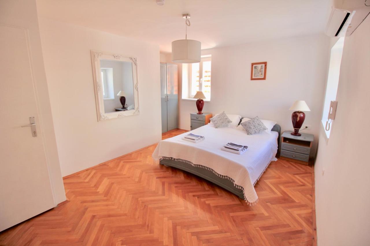 Town House In The Centre Of Historic Trogir Villa Exterior photo